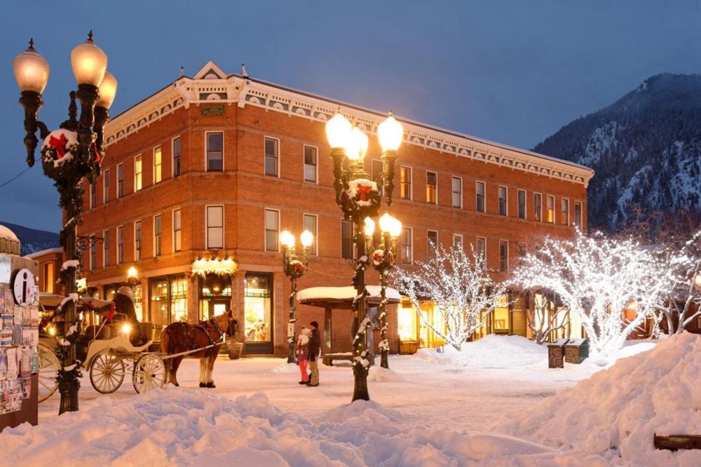 Independence Square 213, Spacious Hotel Room With 2 Queen Beds, Wet Bar, And Sitting Area Aspen Exteriér fotografie