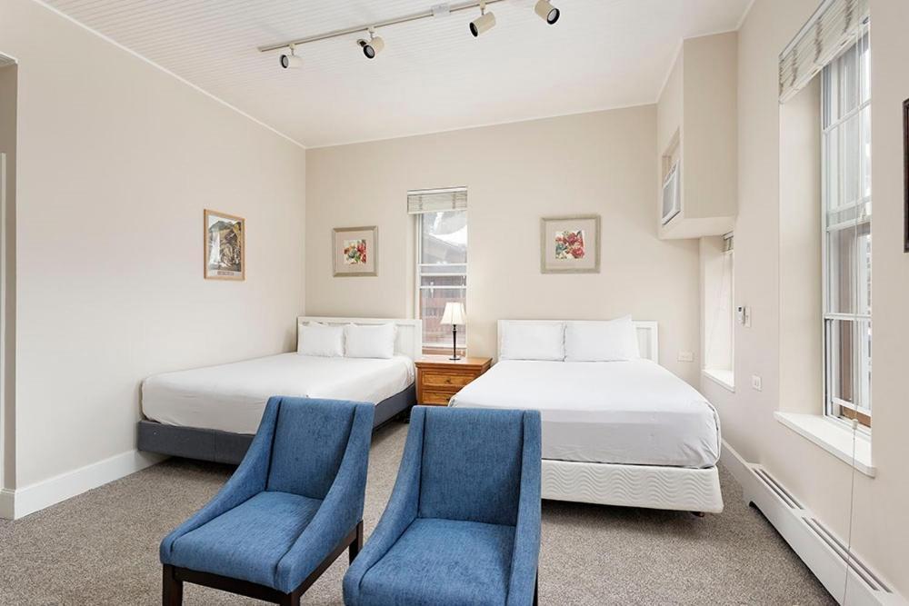 Independence Square 213, Spacious Hotel Room With 2 Queen Beds, Wet Bar, And Sitting Area Aspen Exteriér fotografie